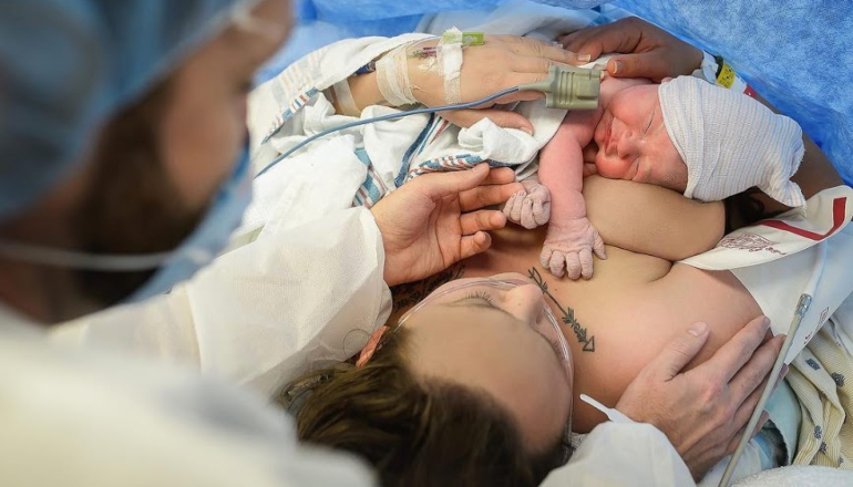 13 Stunning Photos That Perfectly Capture the Beauty of Giving Birth