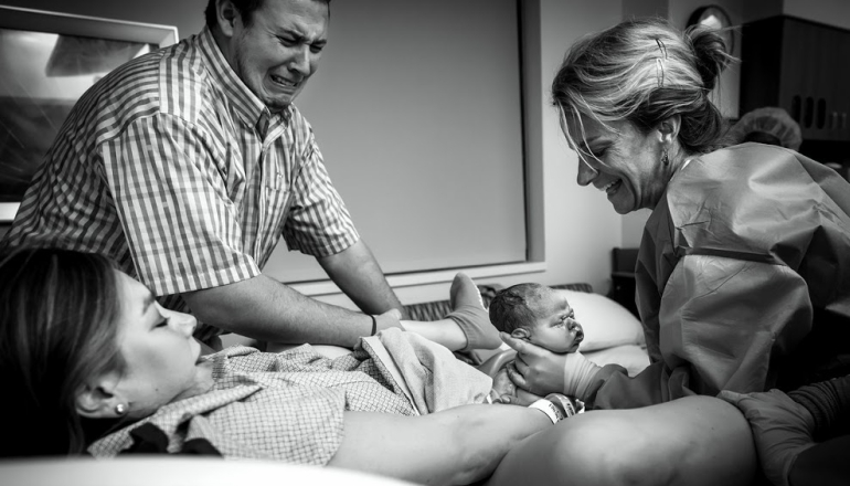 25 Powerful Photos of Dads in the Delivery Room