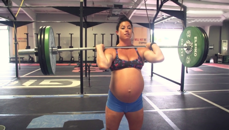 Pregnant And Pumping Iron: Fitness Instructor Deadlifts 205lbs