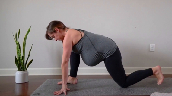 15-Minute Prenatal Yoga Flow to Prepare for Labor