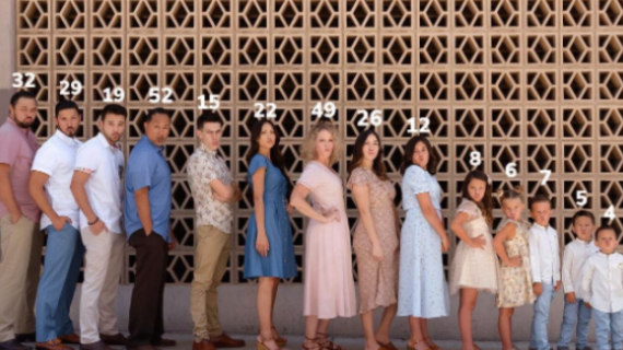 Couple Adopts 7 Sibling In Foster Care After Parents Die In Car Crash