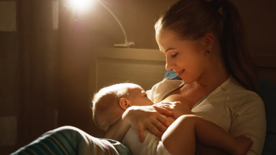 Breastfeeding a Baby at Night – Benefits & Coping Tips
