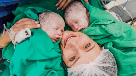 Heart-Touching Moment When Newborn Twins Came Out Hugging