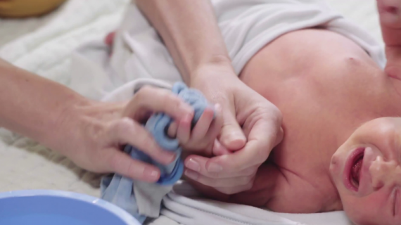 How to Bathe a Newborn Baby