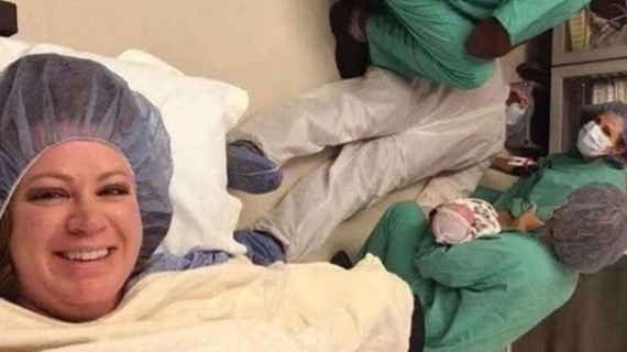Mum Snaps Hilarious Delivery Room Selfie As Her Husband Passes Oᴜᴛ While She’s Giving Birth