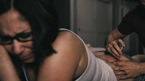 Photographer Captures Her Grueling Infertility Struggle To Let Others Know ‘They Are Not Alone’