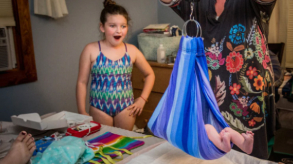 Photos Of Siblings Meeting For The First Time Will Floor You