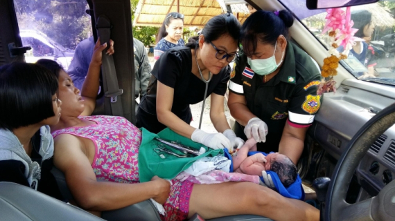 29-Year-Old Woman Gives Birth in Her Car by the Side of the Road