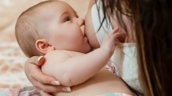 Advantages of Breastfeeding for Newborn Baby