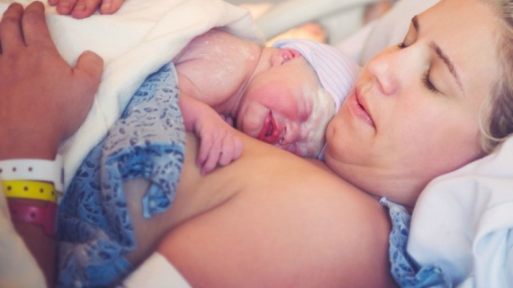 Benefits of Skin-to-Skin in the First Hour After Baby’s Birth