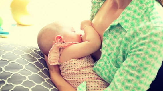 Breastfeeding Positions: How to Breastfeed in the Cross Cradle Position?