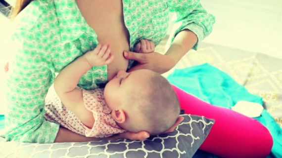 Breastfeeding Positions: How to Breastfeed in the Football Position?