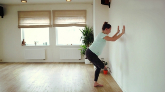 How to in 60 Seconds Pregnancy Yoga: Shiva