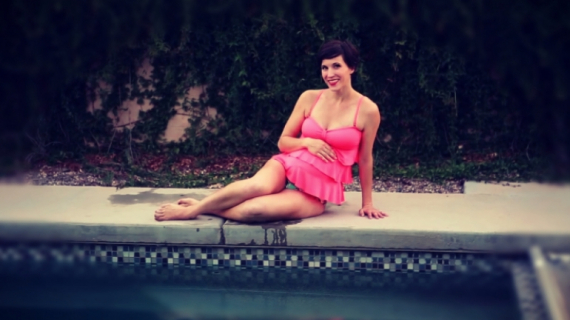 How to Wear a Regular Swimsuit During Pregnancy