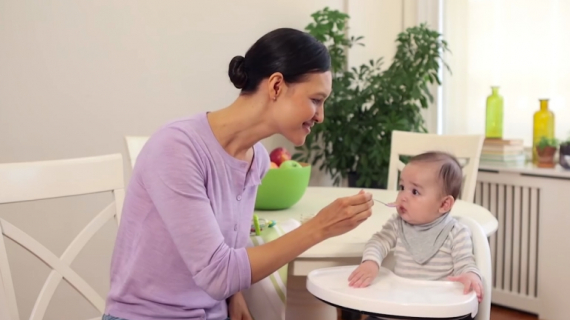 Introducing a Baby to Solid Foods