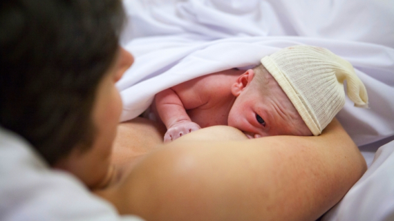 Natural Bonding with Baby During Childbirth