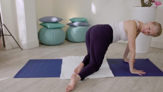 Prenatal Pilates: Side Stretching on all Four